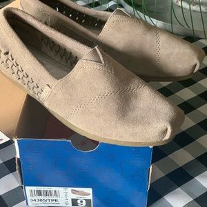 Skechers BOB’s Style 34395. Taupe, suede, size 9